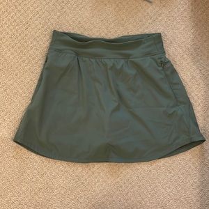 old navy high waisted stretchtech skort- forest shade green
